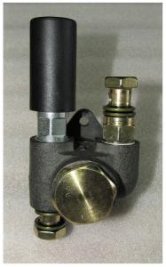Насос ручной подкачки топлива Ricardo R6105 (фланец 51х67 мм, левый)/Hand Primer pump