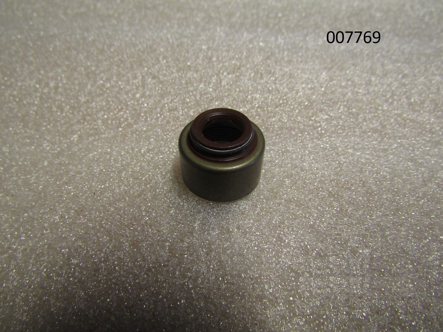 Колпачок маслосъемный TBD 226B-6D/Valve stem seal (0115 3875)