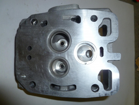Головка блока цилиндров KM2V80/Cylinder head(right)