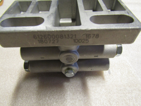 Фильтр топливный грубой очистки в сборе с кронштейном Baudouin 6M21G500/5 /Fuel coarse filter assy (1001059180)